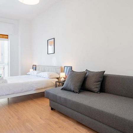 בארי Central & Elegant Loft - With Balcony מראה חיצוני תמונה