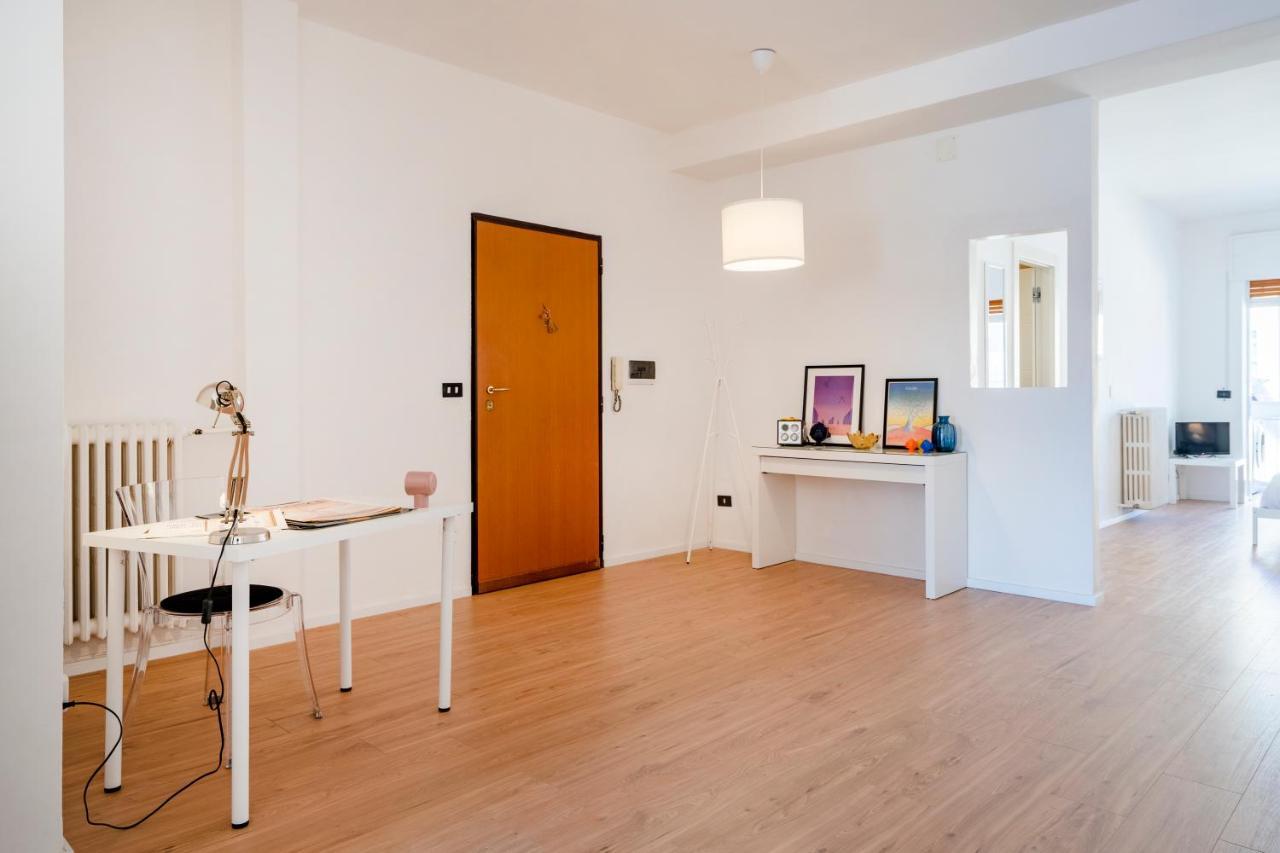 בארי Central & Elegant Loft - With Balcony מראה חיצוני תמונה